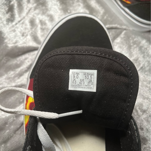 NWT Old Skool Vans Samurai Rising M 9/W 10.5 Black/True White VN0A3WKT44I Skull - Picture 5 of 7